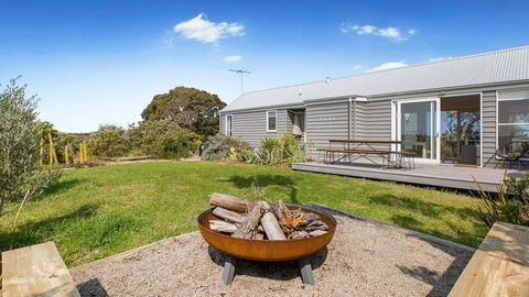 Dimmicks Retreat: 300m To Beach - Phillip Island Accommodation 3