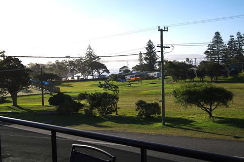 Dolphin Court 1, 1 Gowing Street - Phillip Island Accommodation 0