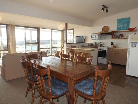 Donaldsons At Pambula Beach - Phillip Island Accommodation 3