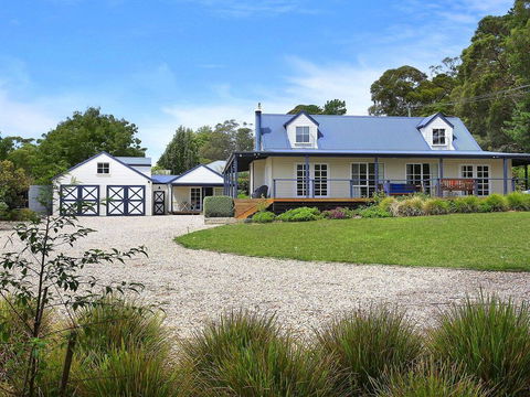 Duncraig House - Open Fireplace, Spa, Pet Friendly - Phillip Island Accommodation 0