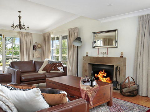 Duncraig House - Open Fireplace, Spa, Pet Friendly - Phillip Island Accommodation 1