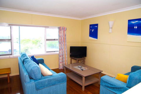 Dunroamin, 20 Main Street - Phillip Island Accommodation 0