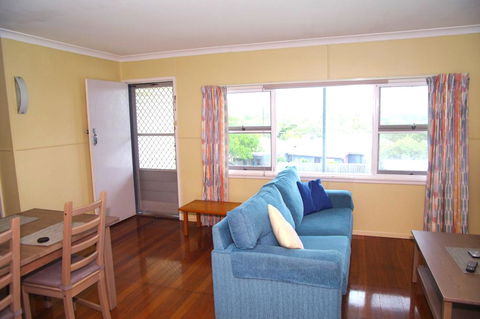 Dunroamin, 20 Main Street - Phillip Island Accommodation 1