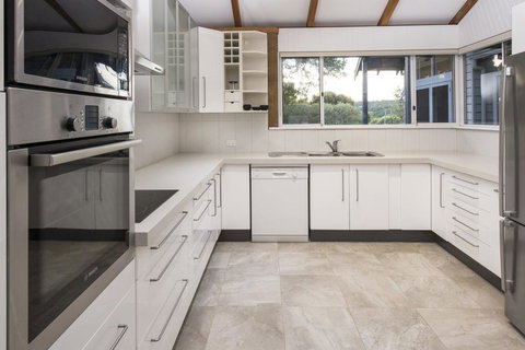 EeBee House - Beautiful Family Home With Stunning Eagle Bay Views - Phillip Island Accommodation 2