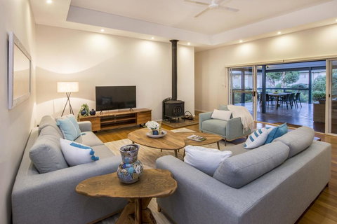 EeBee House - Beautiful Family Home With Stunning Eagle Bay Views - Phillip Island Accommodation 1