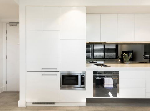 EIGHT TWO NINE TWO III: BONDI BEACH - Phillip Island Accommodation 1