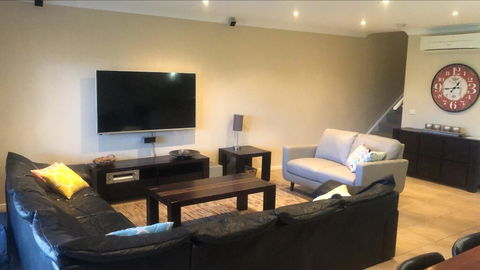 ELSINOR Townhouse 2 - Phillip Island Accommodation 2