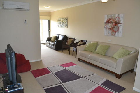 ELSINOR Townhouse 8 Mulwala - Phillip Island Accommodation 3