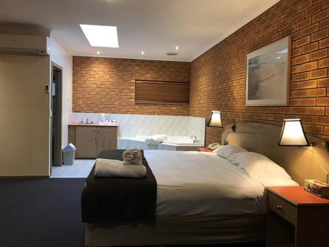 Eltham Motor Inn - Phillip Island Accommodation 2