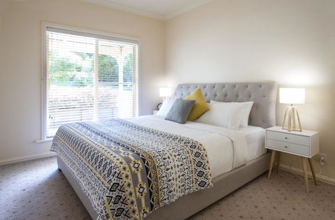 Emerald Cottage - Phillip Island Accommodation 0