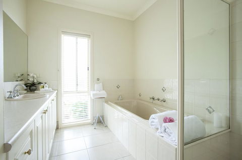 Emerald Cottage - Phillip Island Accommodation 3