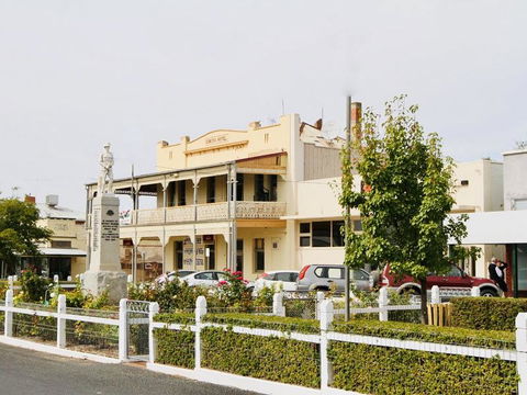 Eureka Hotel / Rainbow Brewery - Phillip Island Accommodation 0