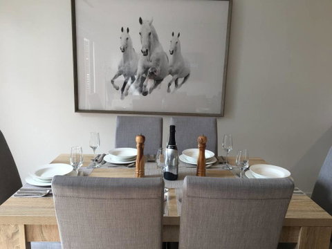 Executive Mansion, Spring Racing, Melbourne Cup - Phillip Island Accommodation 1