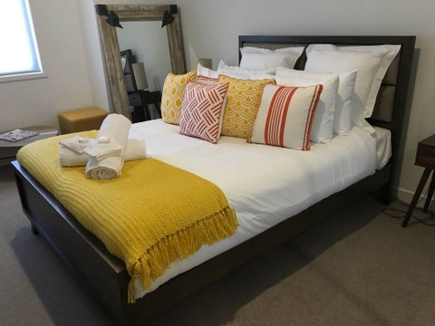 Executive Mansion, Spring Racing, Melbourne Cup - Phillip Island Accommodation 2