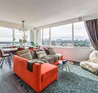 Exquisite 2 bed apartment with beach  city views