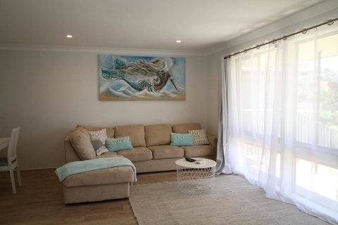 Family Getaway In Sussex - Phillip Island Accommodation 1