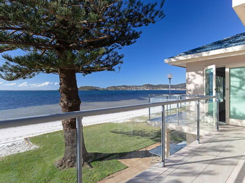 Filoli', 91 Foreshore Drive - Huge Waterfront Home - Phillip Island Accommodation 0