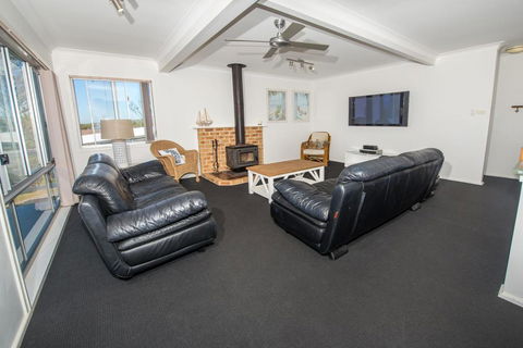 Fingal Bay Beach House, 32 Lentara Street - Phillip Island Accommodation 2