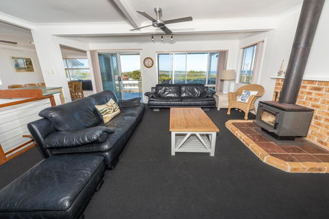 Fingal Bay Beach House, 32 Lentara Street - Phillip Island Accommodation 3