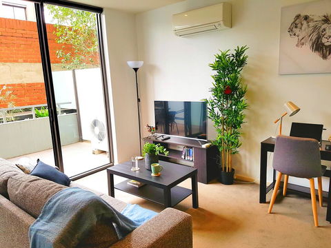 FITZROY FANTASTIC 1BR APT With FREE WINE, NETFLIX, WIFI, Close To TRAMS, COLES - Phillip Island Accommodation 0