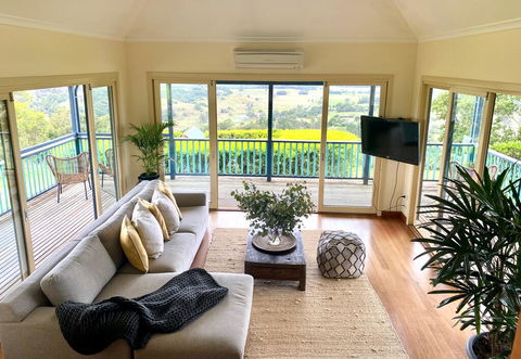 Four Winds Luxury Villas Byron Bay - Phillip Island Accommodation 3