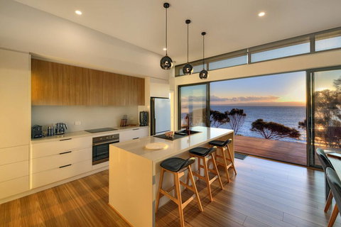Freycinet Coastal Retreat - Phillip Island Accommodation 1
