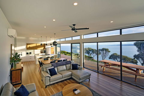 Freycinet Coastal Retreat - Phillip Island Accommodation 0