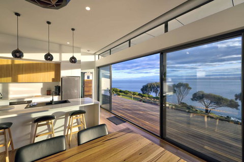 Freycinet Coastal Retreat - Phillip Island Accommodation 3