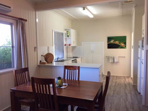 FROGGIES HOLIDAY HOUSE - Phillip Island Accommodation 3