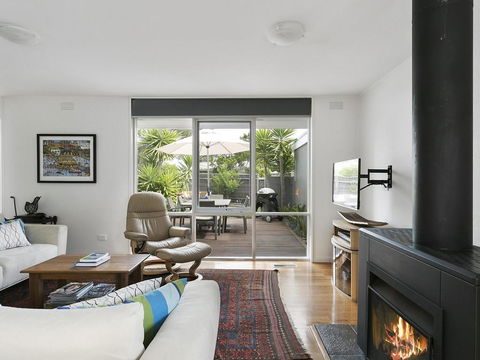 Front Beach Shack - Renovated House In A Quiet Location - Phillip Island Accommodation 3