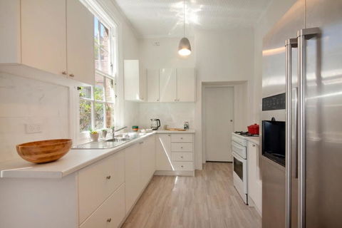 FUN TIMES In HUGE House 1 Minute To SYDNEY HARBOUR - Phillip Island Accommodation 2