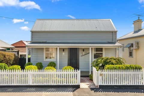Geelong West Miner's Cottage - Phillip Island Accommodation 0