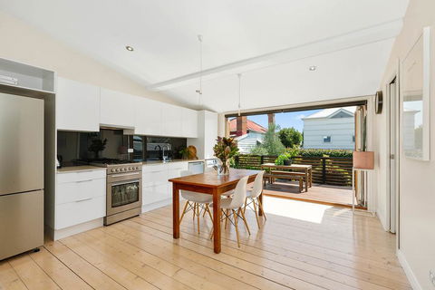 Geelong West Miner's Cottage - Phillip Island Accommodation 3