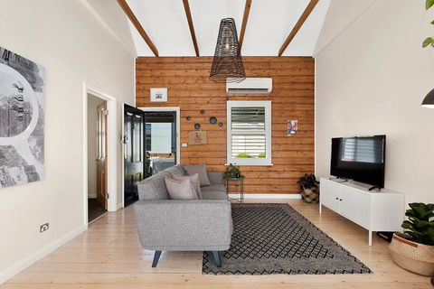 Geelong West Miner's Cottage - Phillip Island Accommodation 1