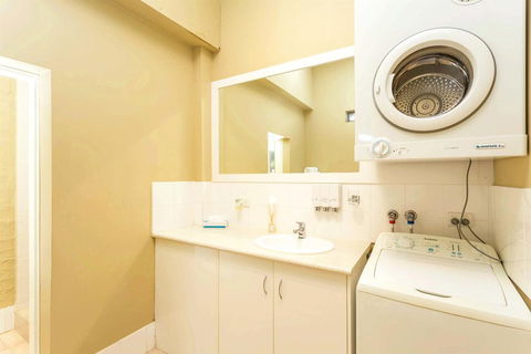 Globe Apartments - Phillip Island Accommodation 2
