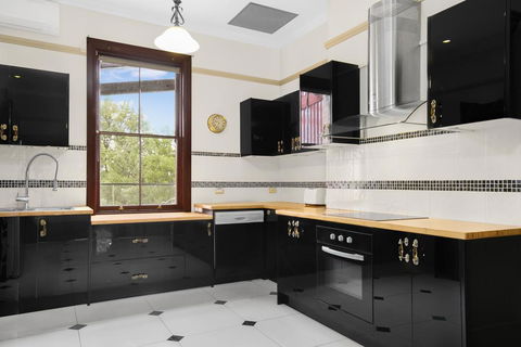 Grand & Central On George - Unique - Opulent - Phillip Island Accommodation 3