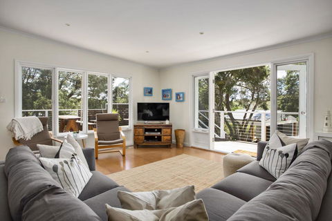 Harleian Beach House: Walk To Both Beaches - Phillip Island Accommodation 1