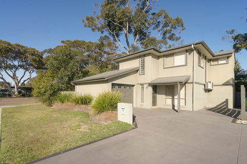 Harmony House - Bateau Bay, NSW - Phillip Island Accommodation 0