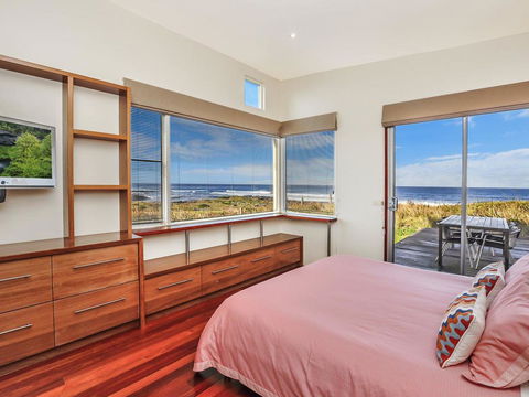 HEARN'S BEACHSIDE VILLA 9 - Phillip Island Accommodation 3