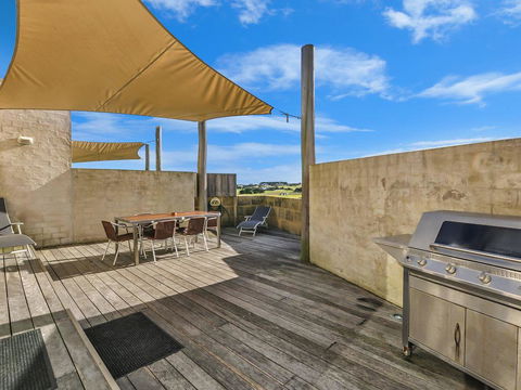 HEARN'S BEACHSIDE VILLA 9 - Phillip Island Accommodation 1