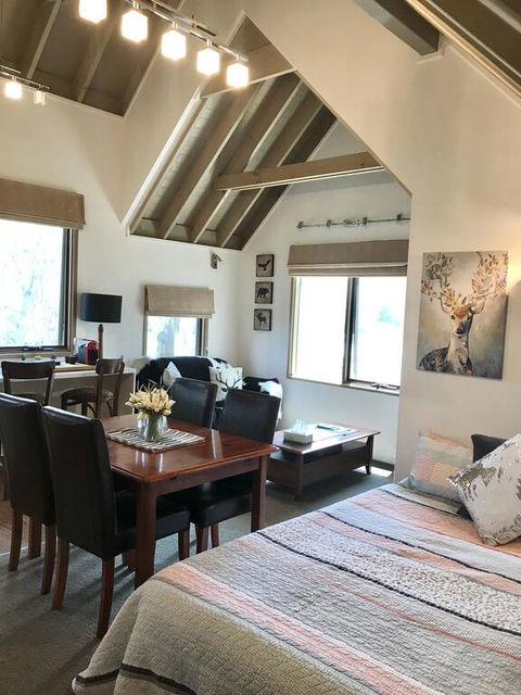 Hetos Hut - Phillip Island Accommodation 3