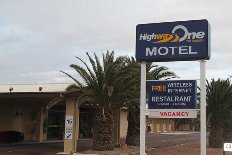 Highway One Motel - Phillip Island Accommodation 3