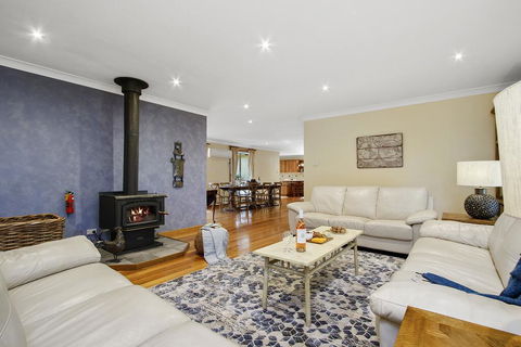 Hilldo - Lovely Mountainside Accommodation - Phillip Island Accommodation 1