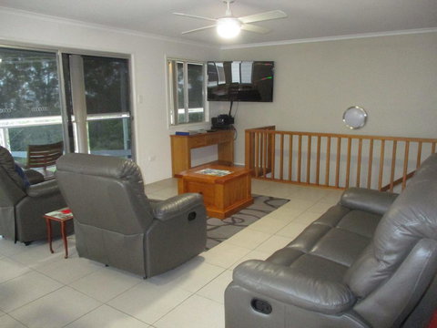 Holiday In Style - Hervey Bay - Phillip Island Accommodation 3