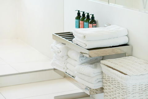 HomeHotel New And Comfort 3 Bedrooms Security Apt - Phillip Island Accommodation 1