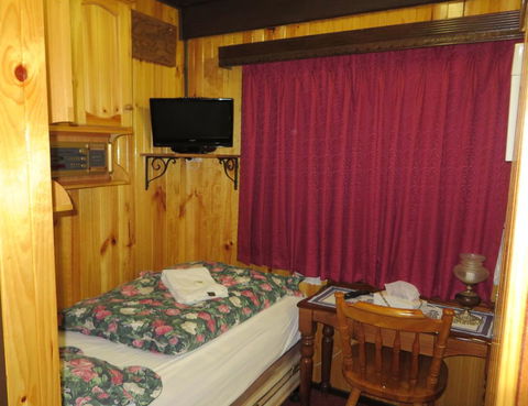 Karelia Alpine Lodge - Phillip Island Accommodation 1