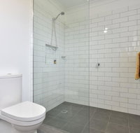 Kinloch Cottage renovated to new on Daisy Hill Vineyard - Phillip Island Accommodation