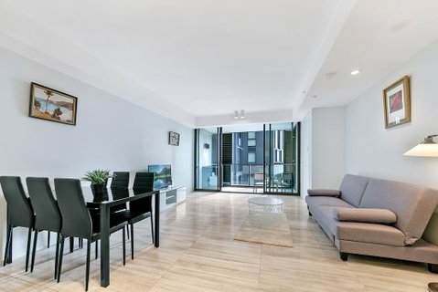 KOZYGURU HAYMARKET SYDNEY CITY VIEW 2 BED STUNNING APT NHA178-1206 - Phillip Island Accommodation 3