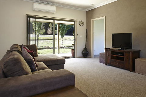 La Casa - Phillip Island Accommodation 0