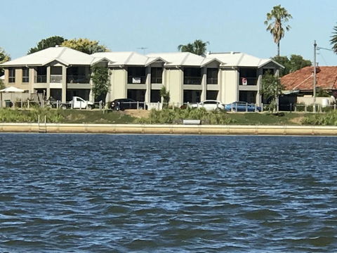 Lake Breeze - Phillip Island Accommodation 0